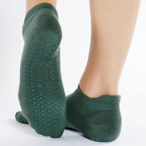 Pointe studio unisex sage green grip sock M/L